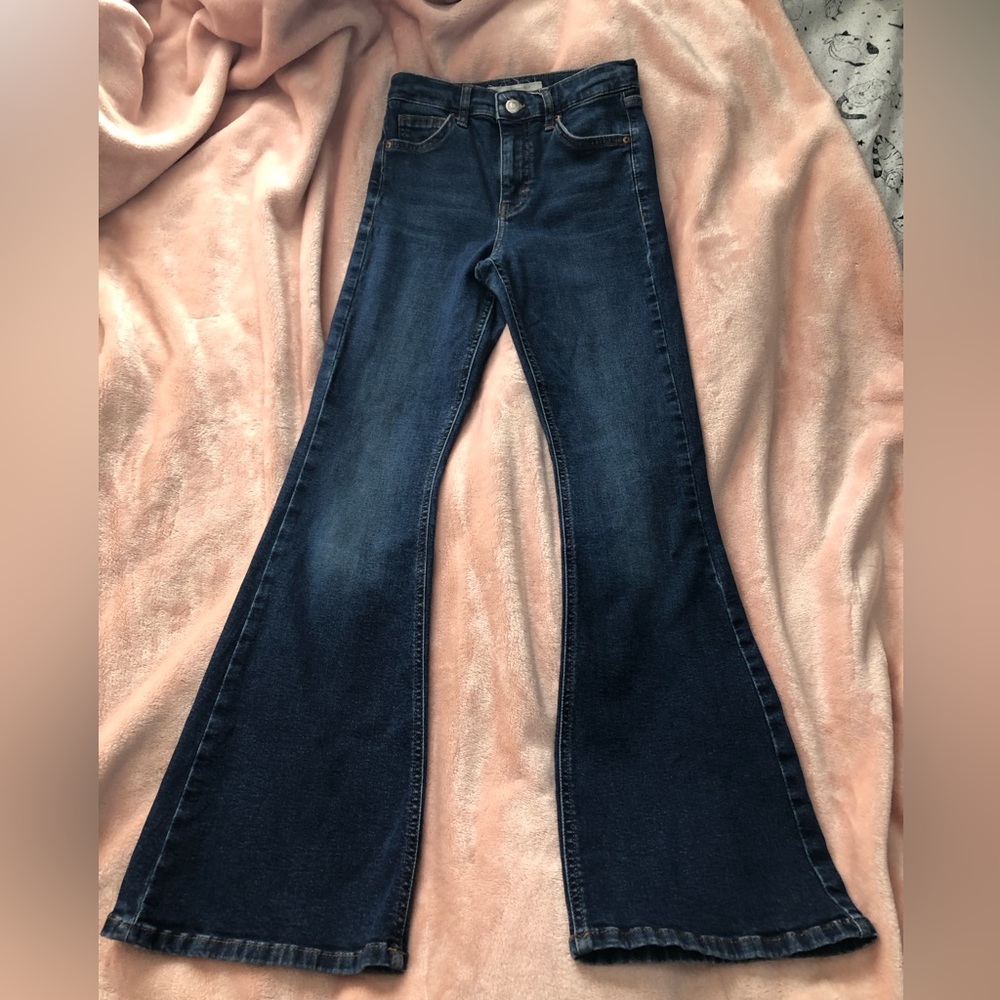 Topshop Moto Dark Wash Flare Jeans !!